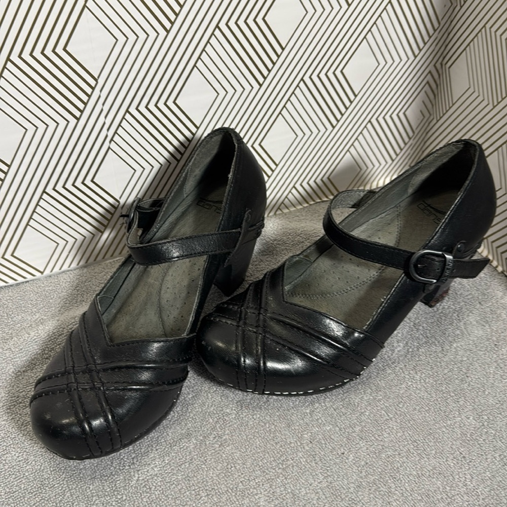Dansko clog shoes size 36 us 5.5 Mary Jane style Black Leather Finish dress shoe